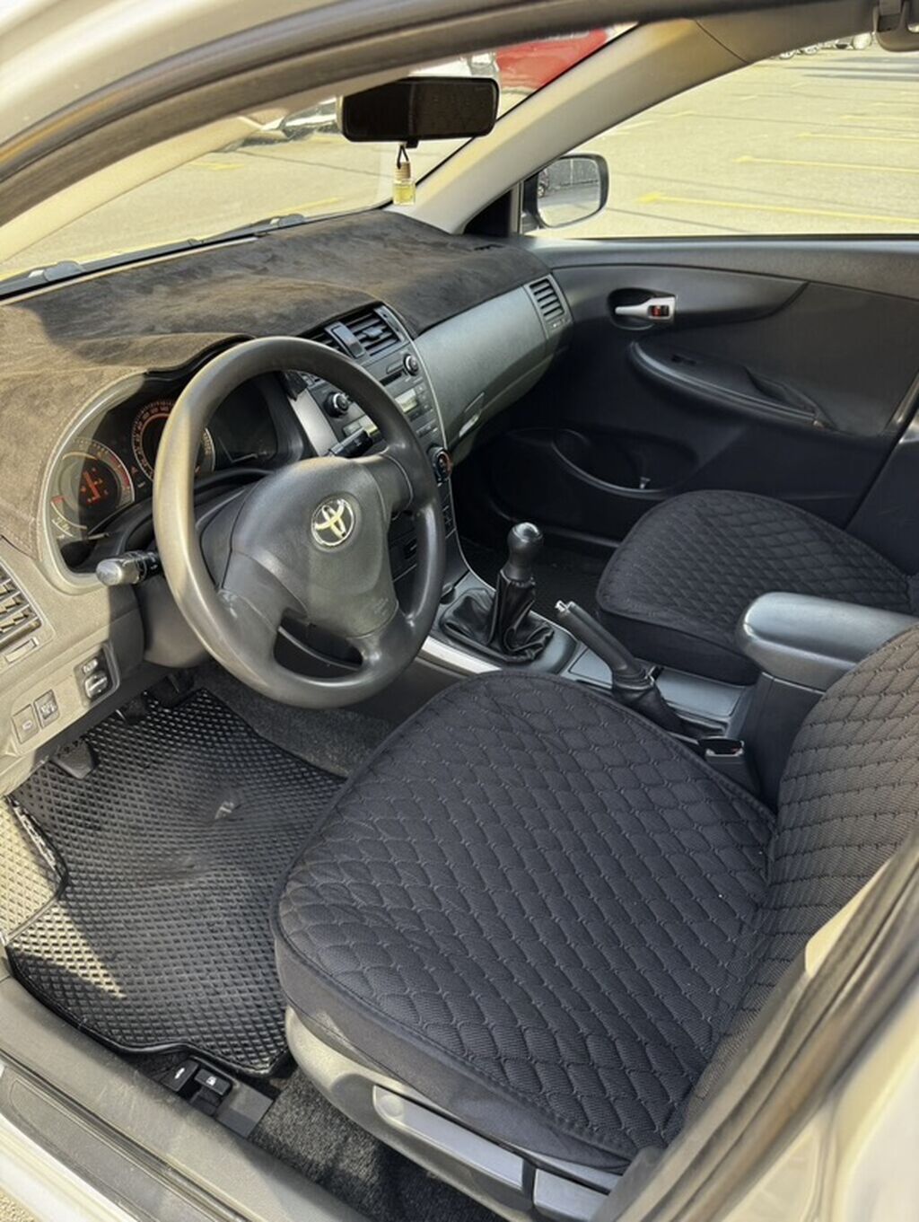 Toyota Corolla: 2008 г., 1.4 л, Механика, Бензин, Седан: фото 7