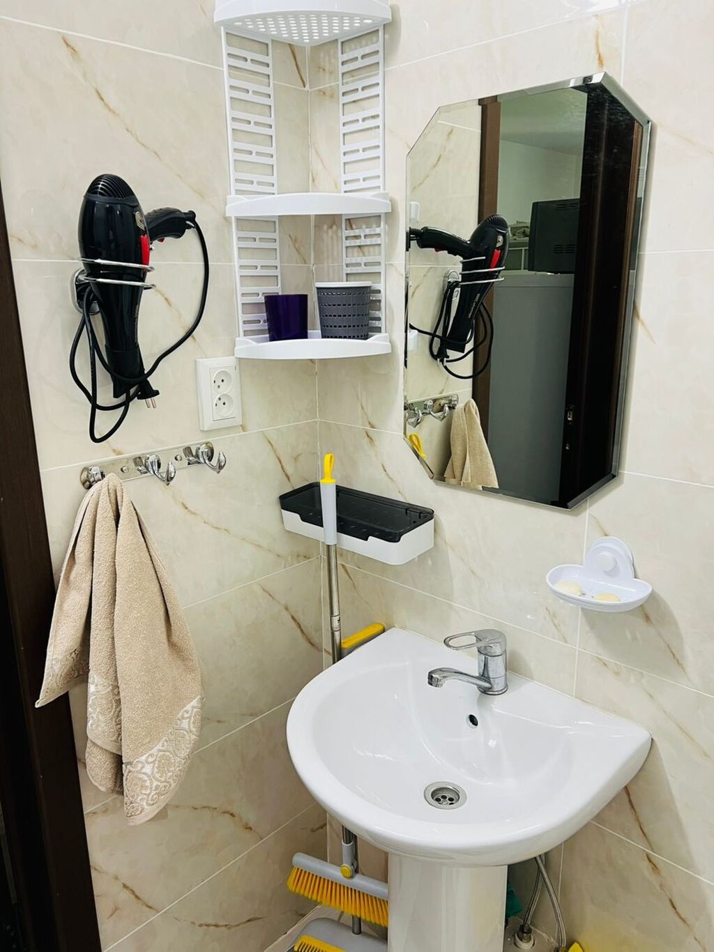 чолпон-ата гостевые морозова 34. никола добрич. каприз чолпон ата. бунгало на банном якты куль. куль жилье.