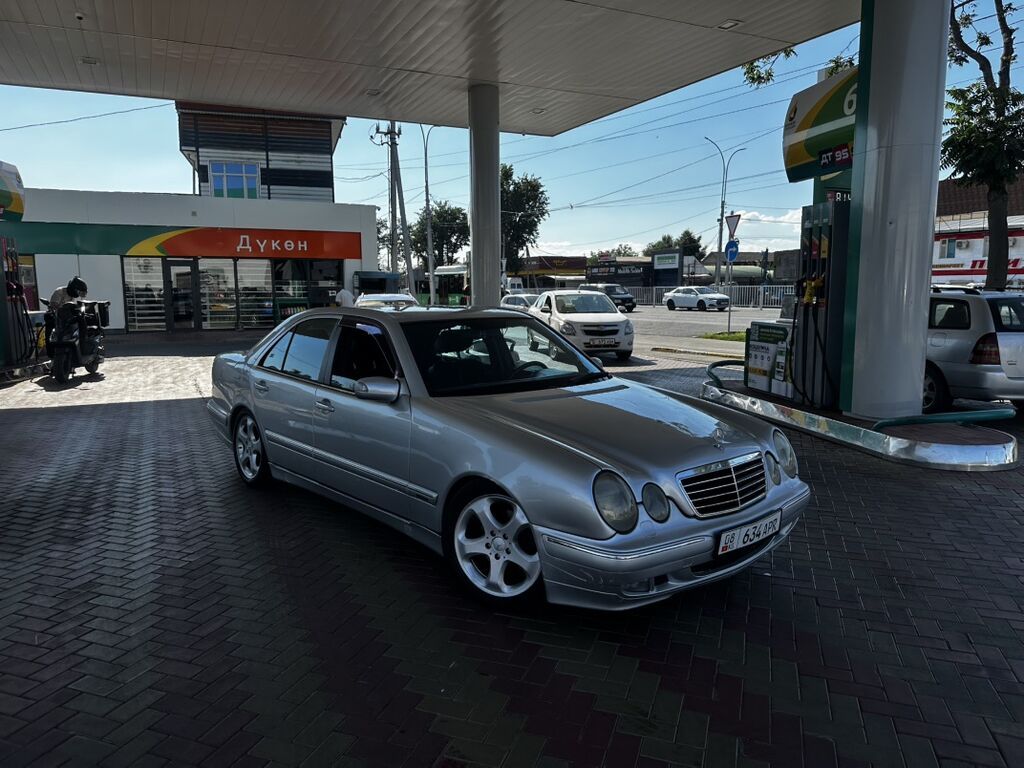 Mercedes-Benz E-Class: 2001 г., 4.3 л, Автомат, Бензин, Седан — фото 2