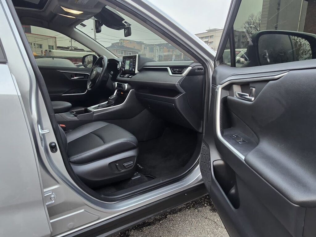 Toyota RAV4: 2022 г., 2.5 л, Гибрид, Кроссовер: фото 7