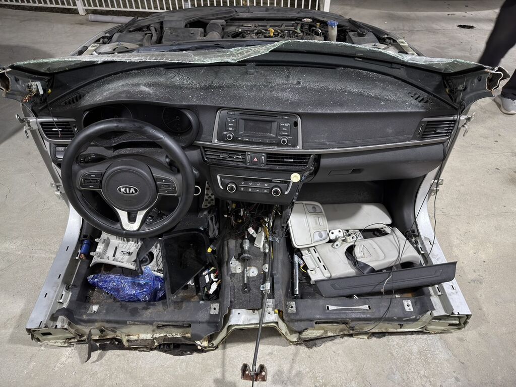 Передний клип (передняя часть кузова) kia k 5 (JF) белого цвета: фото 8