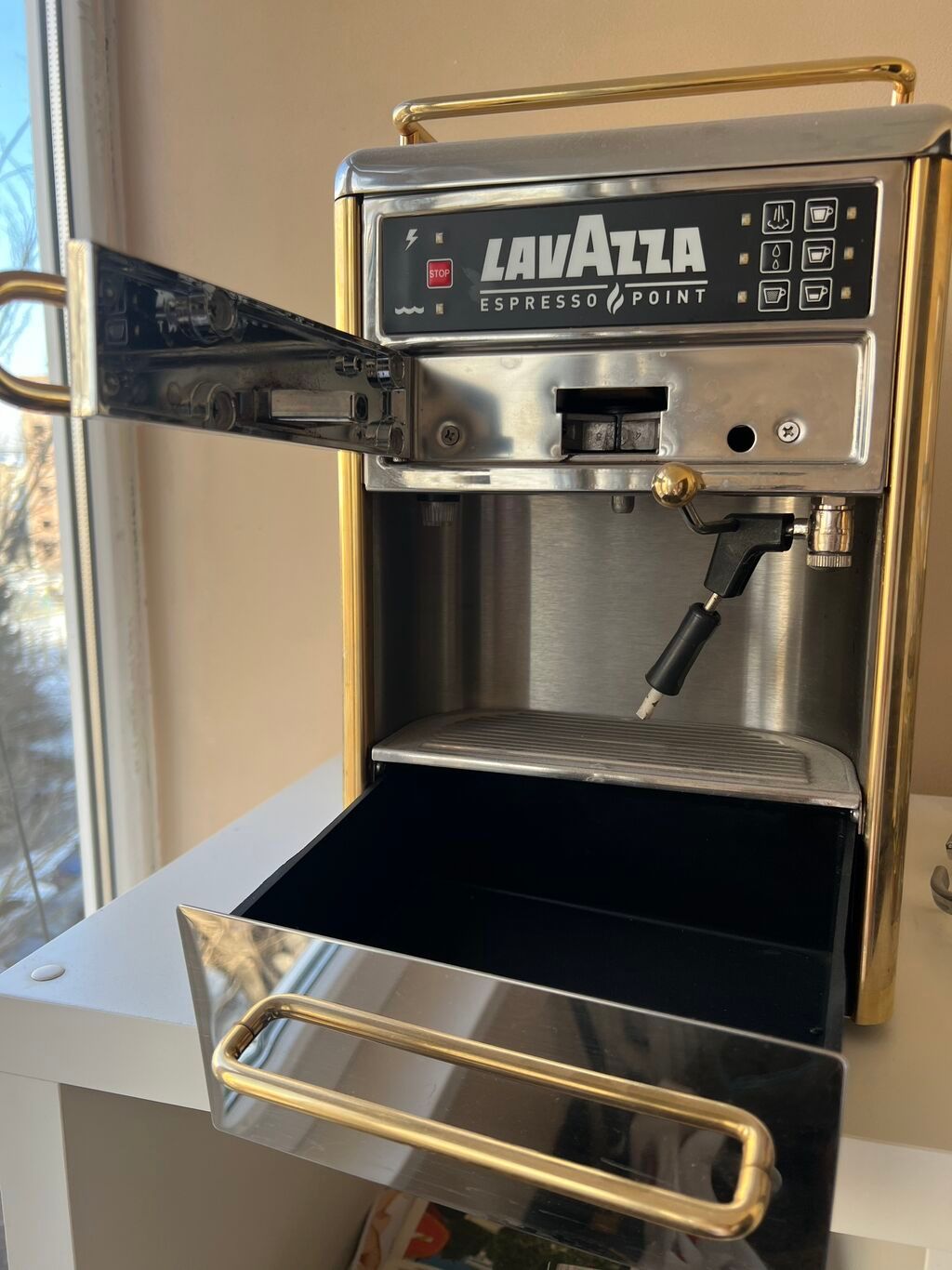 Капсульная кофемашина Lavazza б/у: фото 3