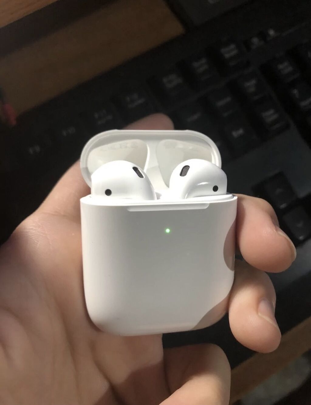 AirPods 2 Wireless case Полный комплект и идеал состояние | 7500 KGS ...