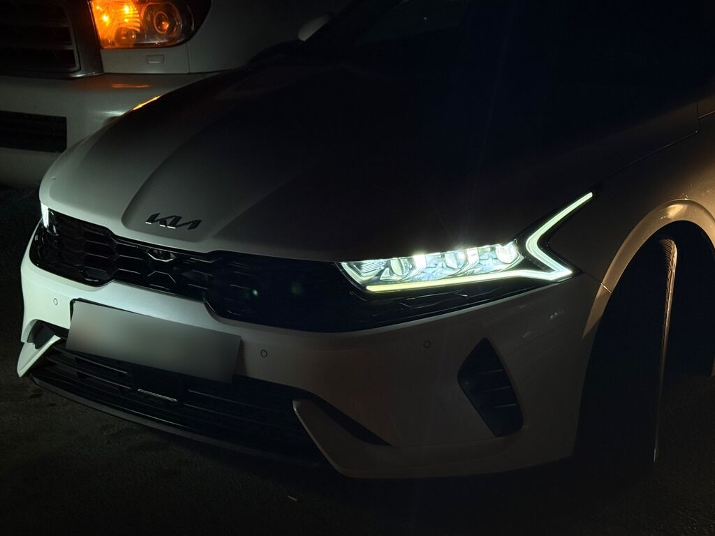 Kia K5: 2021 г., 2 л, Робот, Гибрид, Седан: фото 3