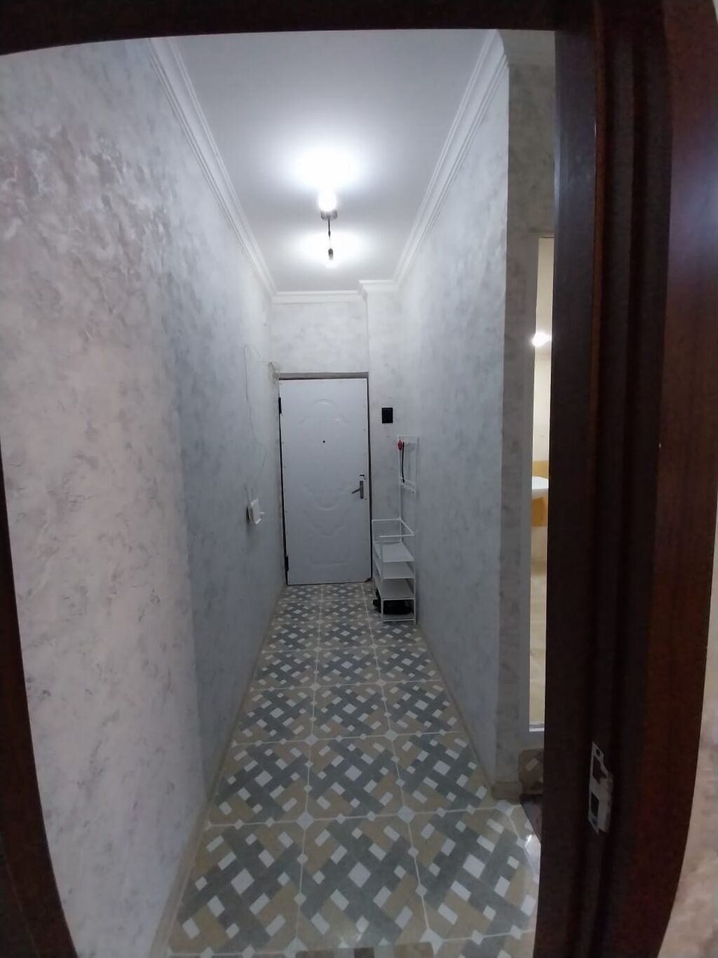 İnşaatçılar metrosundan 5 dəqiqəlik məsafədə. Geniş, işıqlı, təmirli