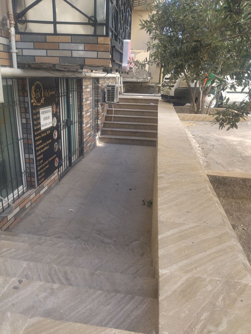Xırdalanda, yaşayış binasının yarımzirzəmi səviyyəsində yerləşən kiçik