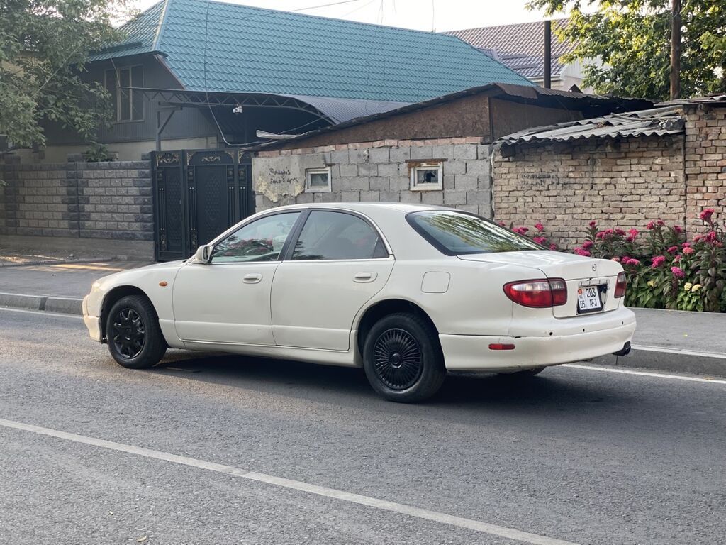 Mazda Millenia: 1998 г., 2 л, Автомат, Бензин, Седан: фото 3
