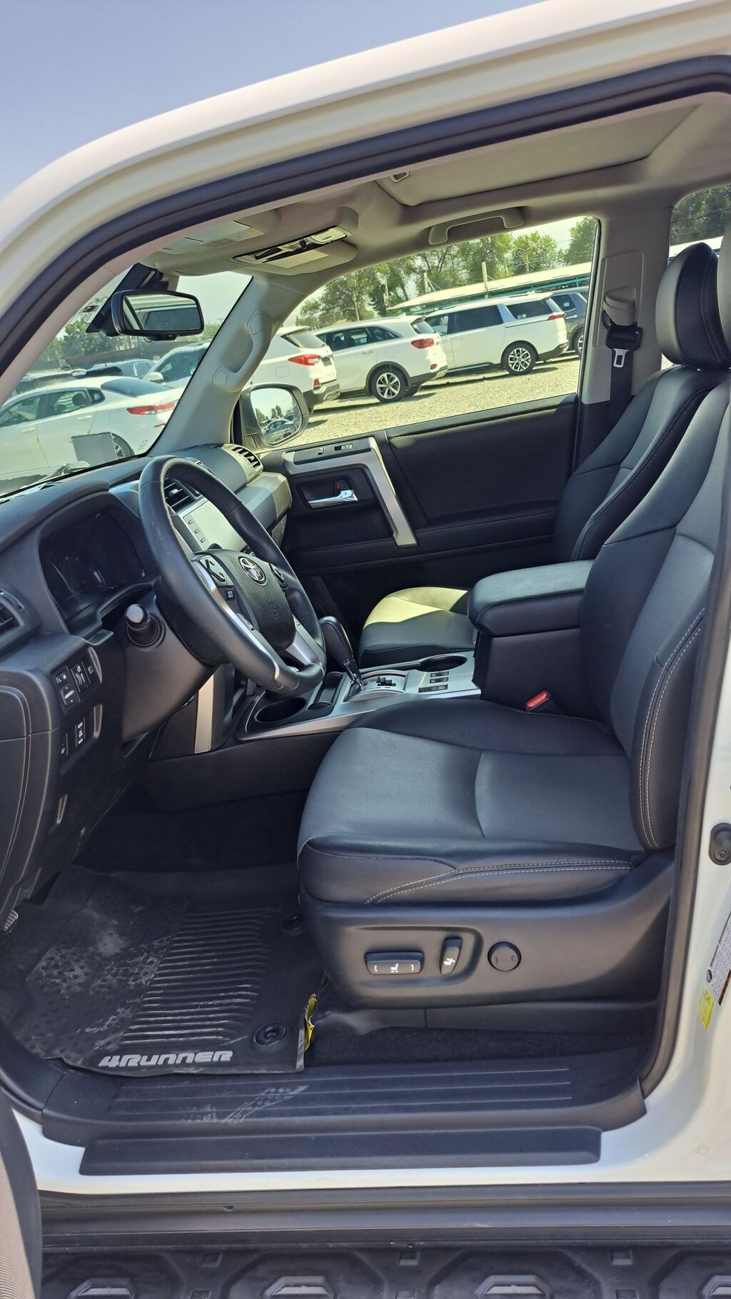 Toyota 4Runner: 2020 г., 4 л, Автомат, Бензин, Внедорожник: фото 7