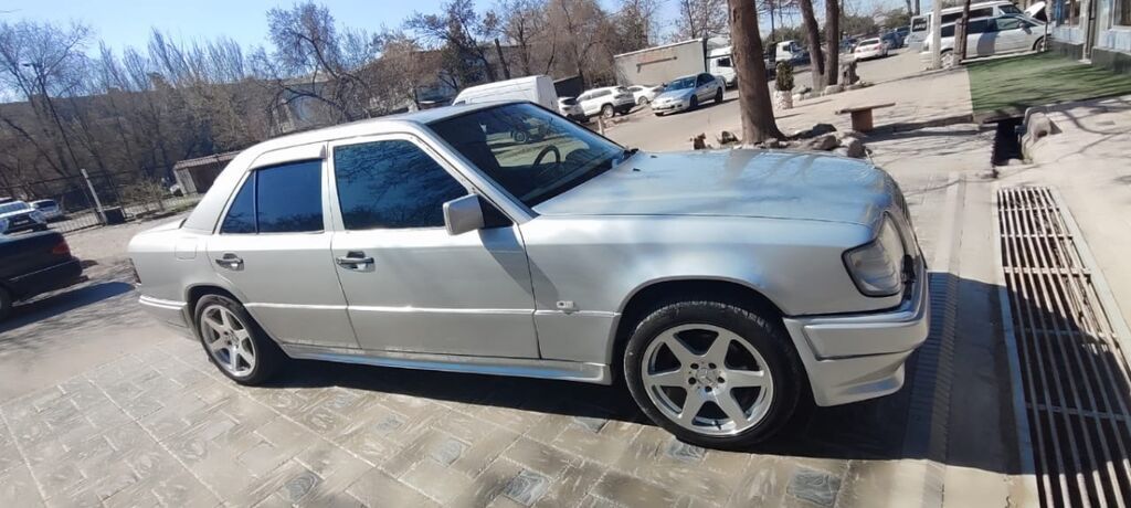 Mercedes-Benz E-Class: 1994 г., 2.2 л, Механика, Бензин, Седан: фото 3