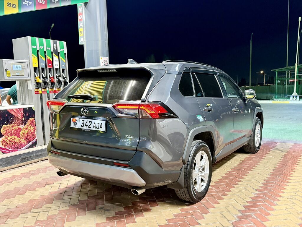 Toyota RAV4: 2019 г., 2.5 л, Бензин, Кроссовер: фото 4