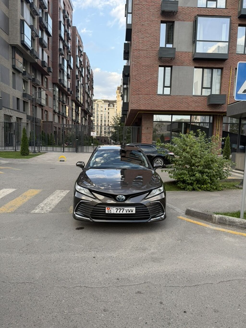 Toyota Camry: 2022 г., Автомат, Гибрид, Седан: фото 2