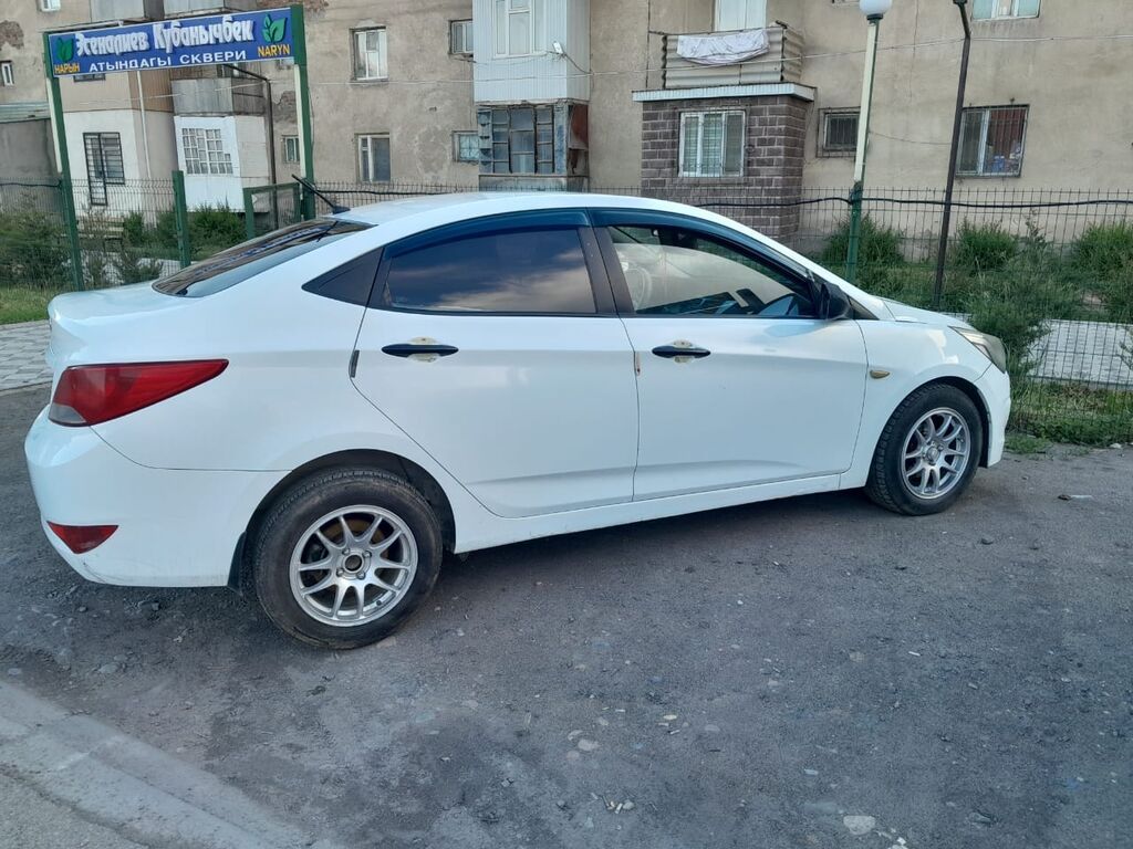 Hyundai Solaris: 2015 г., 1.6 л, Автомат, Бензин, Седан: фото 3