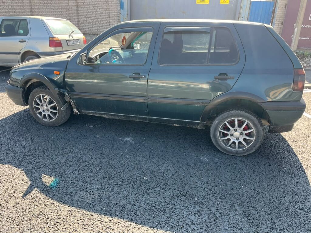 Volkswagen Golf: 1992 г., 1.8 л, Механика, Бензин, Хэтчбэк: фото 3