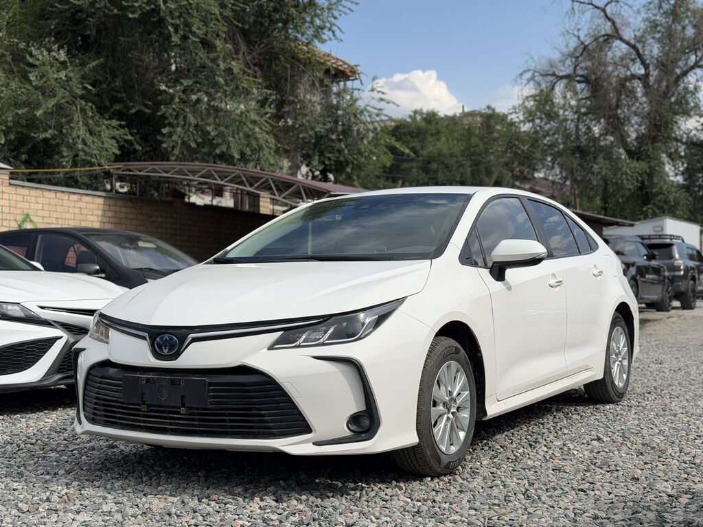 Toyota Corolla: 2022 г., 1.8 л, Вариатор, Гибрид, Седан: фото 3