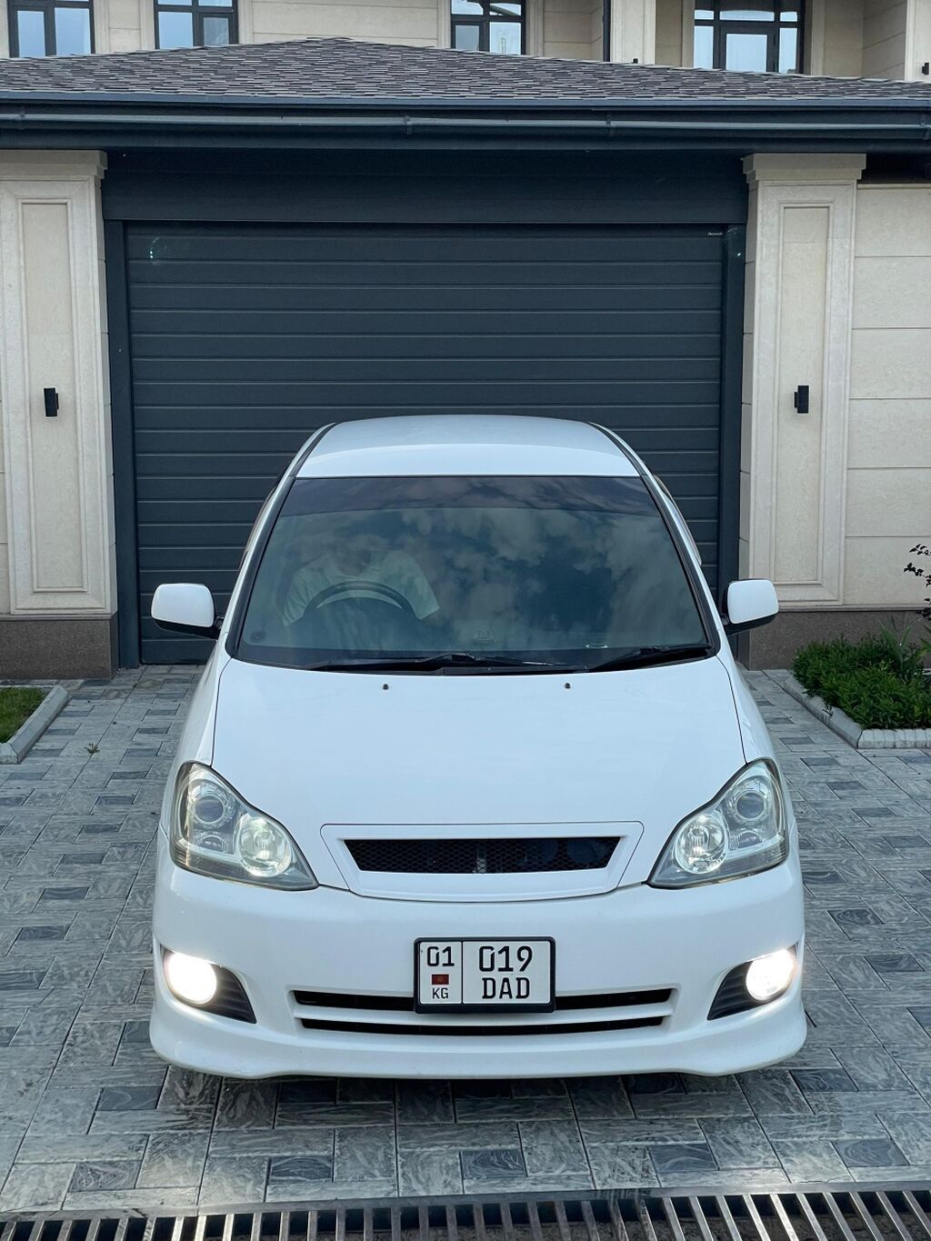 Toyota Ipsum: 2004 г., 2.4 л, Автомат, Бензин, Минивэн — фото 7