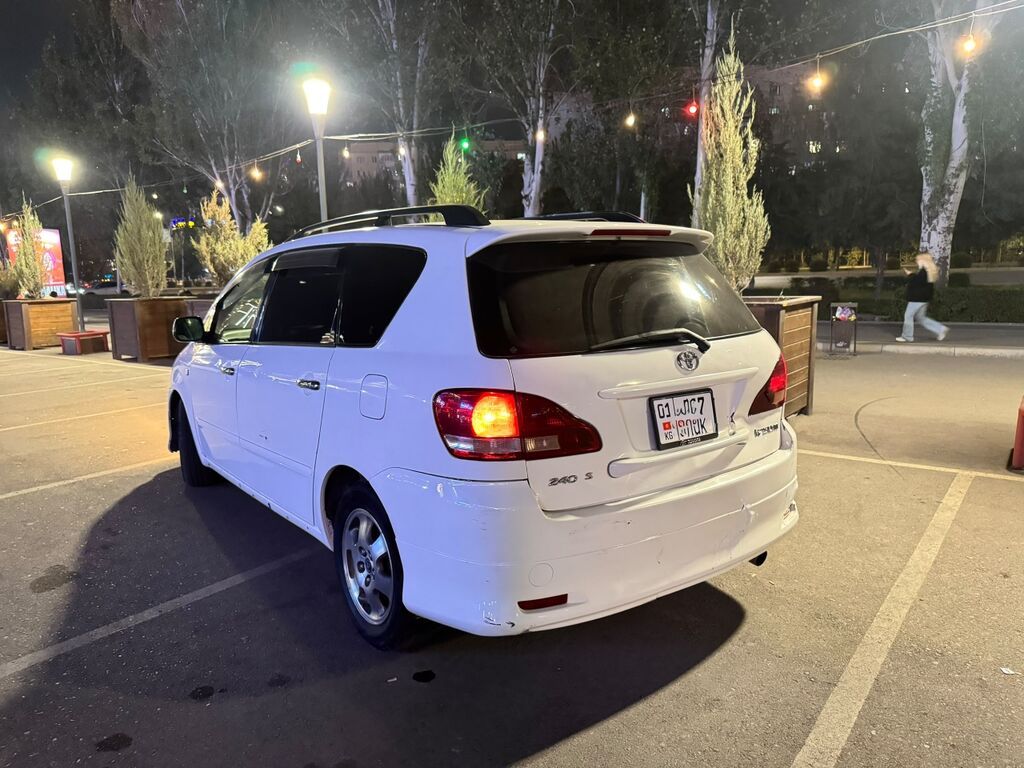 Toyota Ipsum: 2003 г., 2.4 л, Бензин, Минивэн: фото 4
