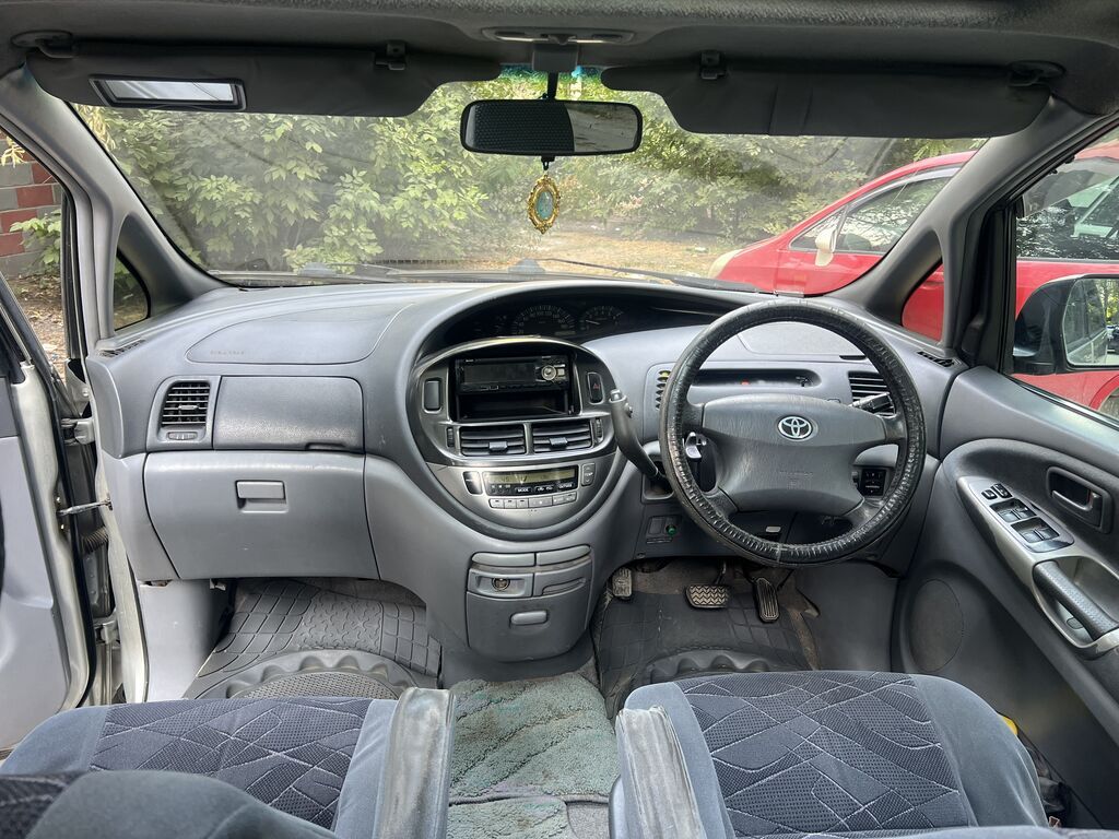 Toyota Estima: 2001 г., 2.4 л, Автомат, Газ, Минивэн: фото 6