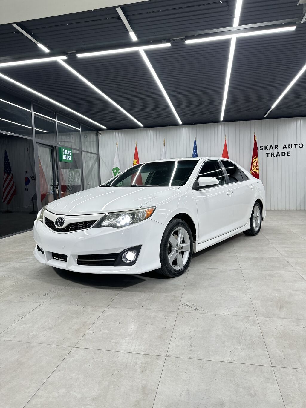 Toyota Camry: 2012 г., 2.5 л, Автомат, Бензин, Седан — фото 3