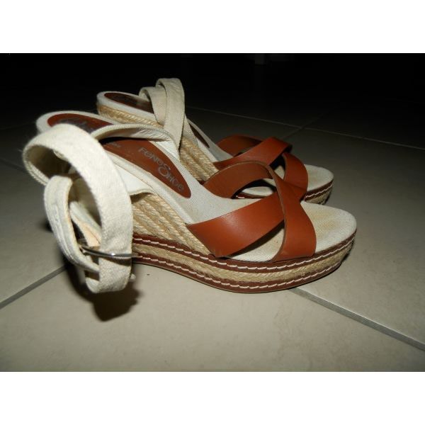Γυναικεία είδη Υπόδησης: Feng shoe ν37 αριστη κατασταση
σε lalafo.gr Feng shoe ν37 αριστη κατασταση
σε Αθήνα