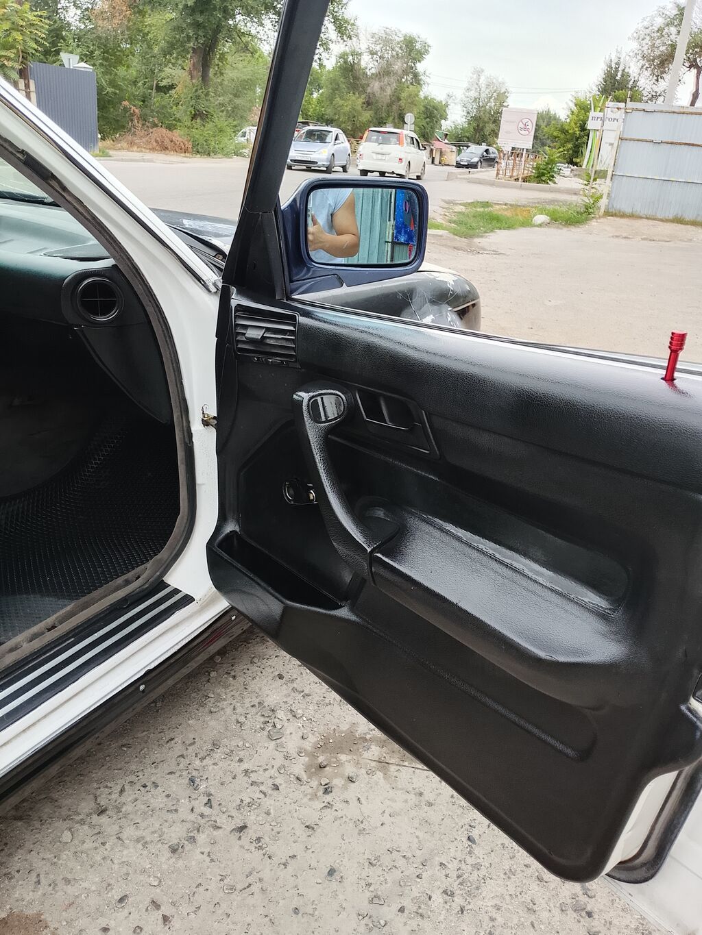 BMW 525: 1990 г., 2.5 л, Механика, Бензин, Седан: фото 6