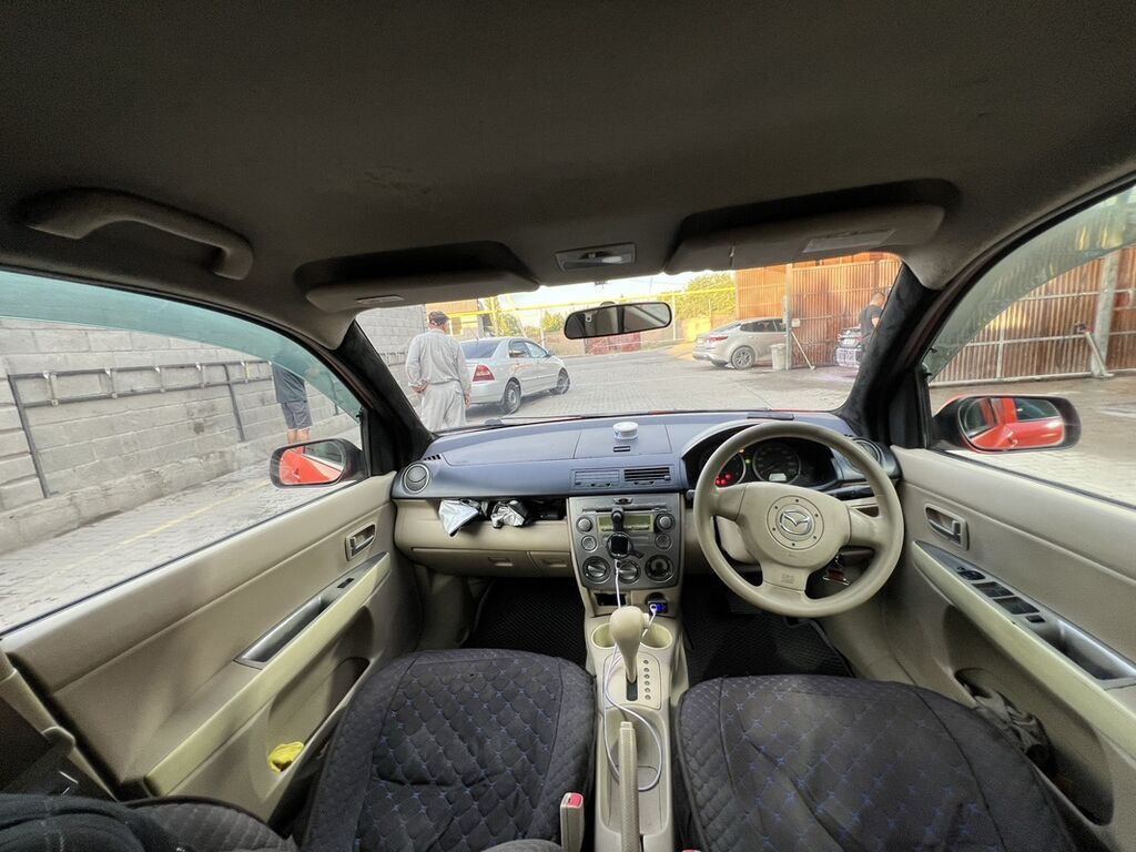 Mazda Demio: 2003 г., 1.3 л, Автомат, Бензин, Хэтчбэк — фото 6