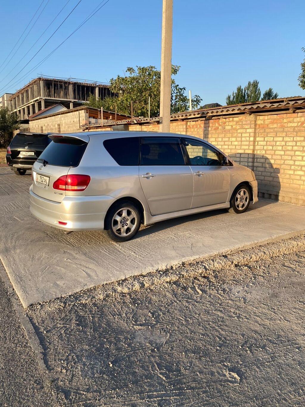 Toyota Ipsum: 2002 г., 2.4 л, Автомат, Бензин, Минивэн: фото 2