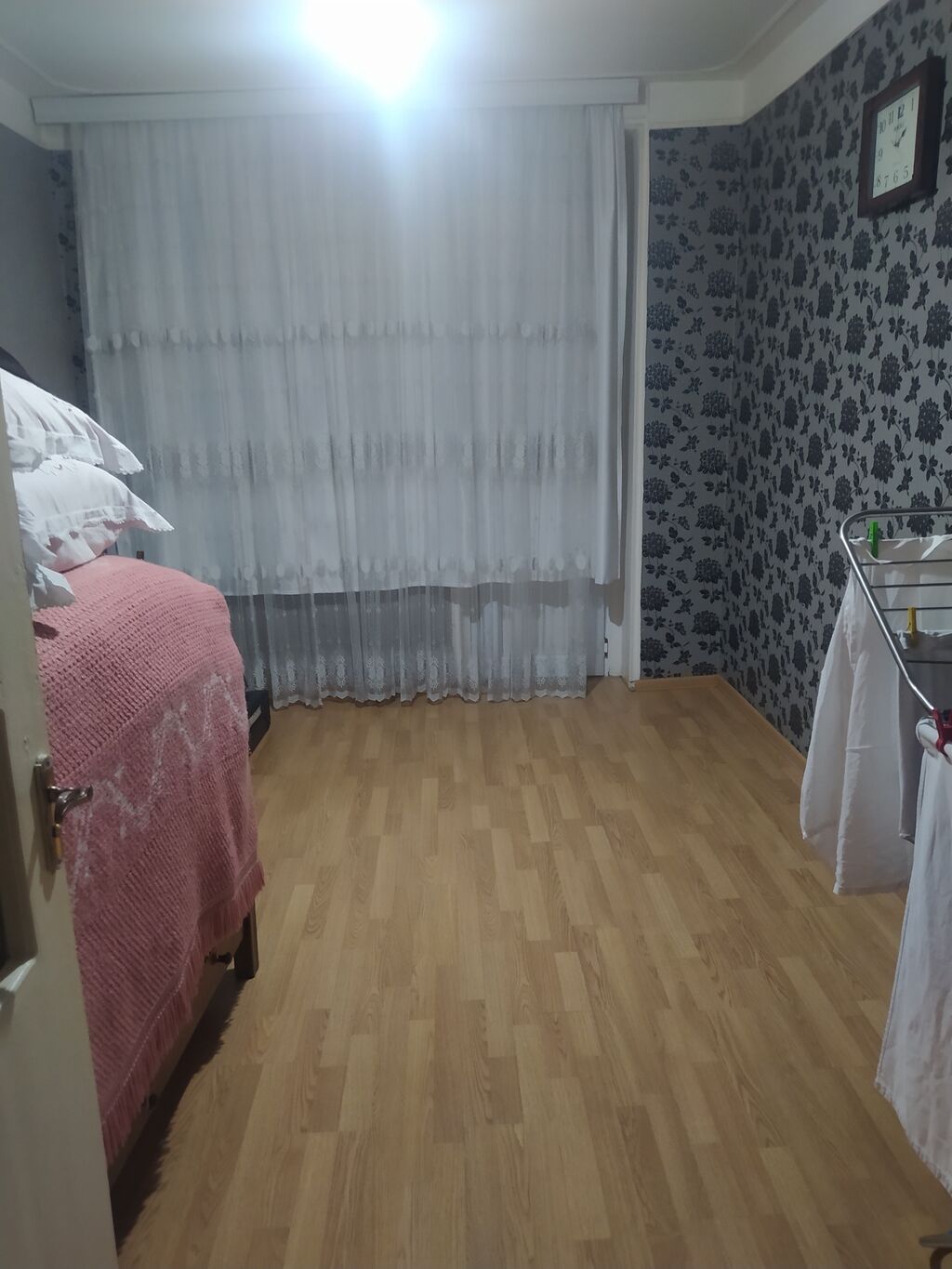 3otaqlı mənzil – geniş yataq otaqları. Təsvir: - Yataq otağı: Böyük