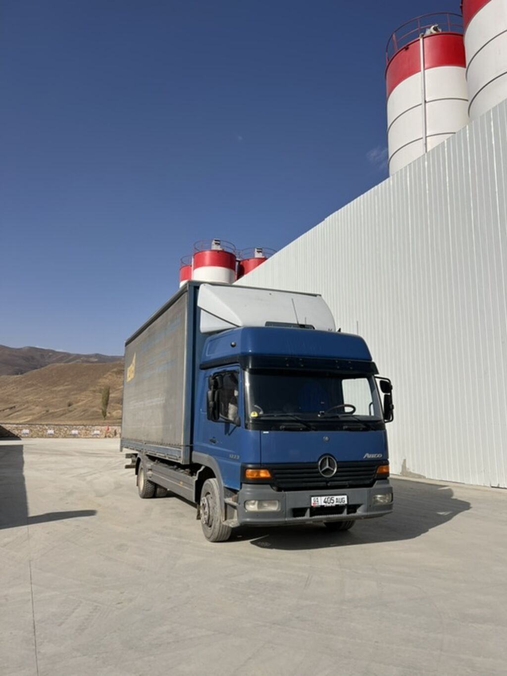 Грузовик тентованный Mercedes-Benz Atego 1223 - Тип: среднетоннажный: фото 3