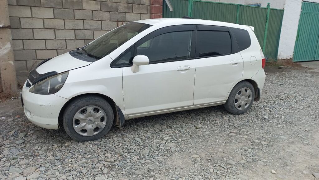 Honda Fit: 2002 г., 1.3 л, Автомат, Бензин, Хэтчбэк: фото 2