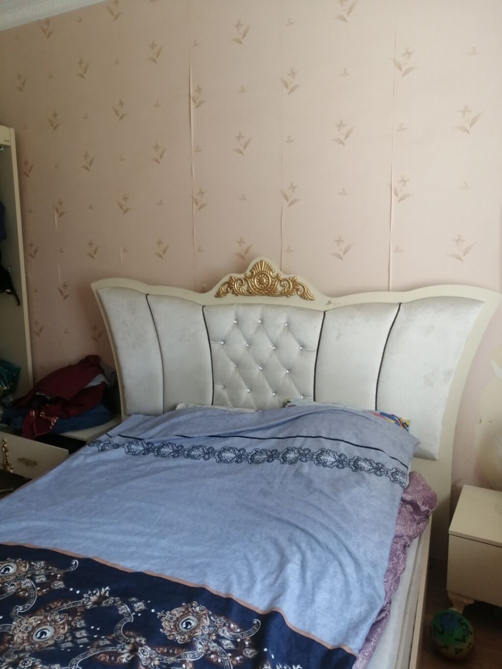 Ev satılır Təsvir:4/4 balkonlar baglidi cəmi bir qonşu var - Yataq
