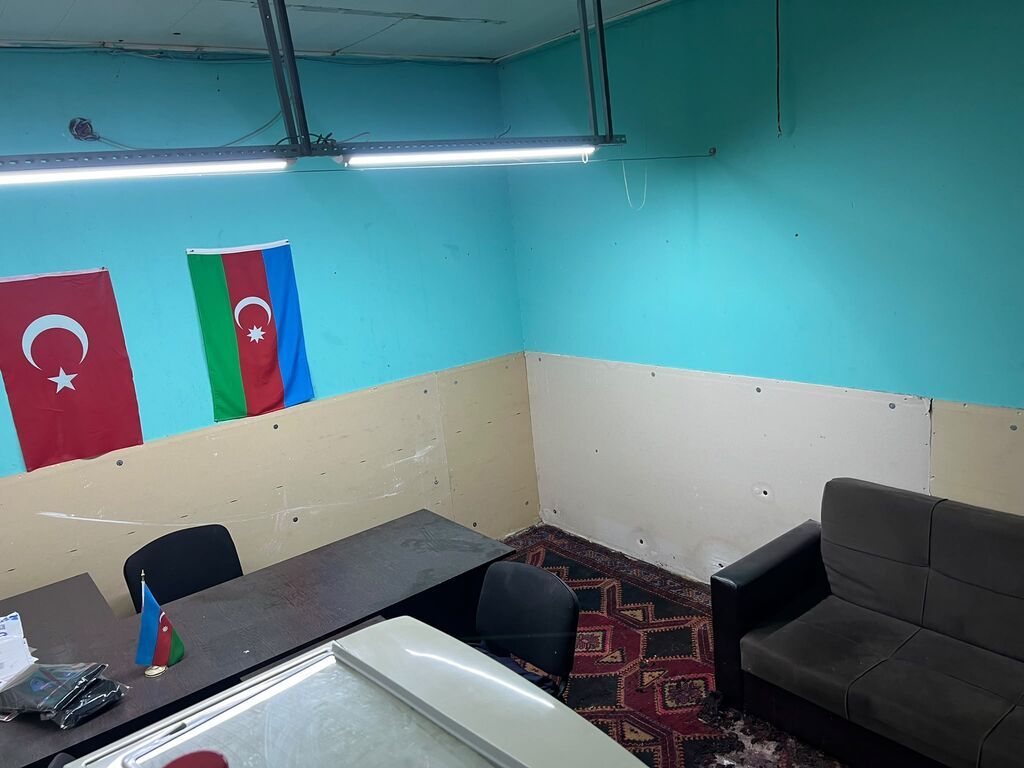 Tikiş atelyesi üçün tam təchiz olunmuş istehsal sahəsi - Geniş