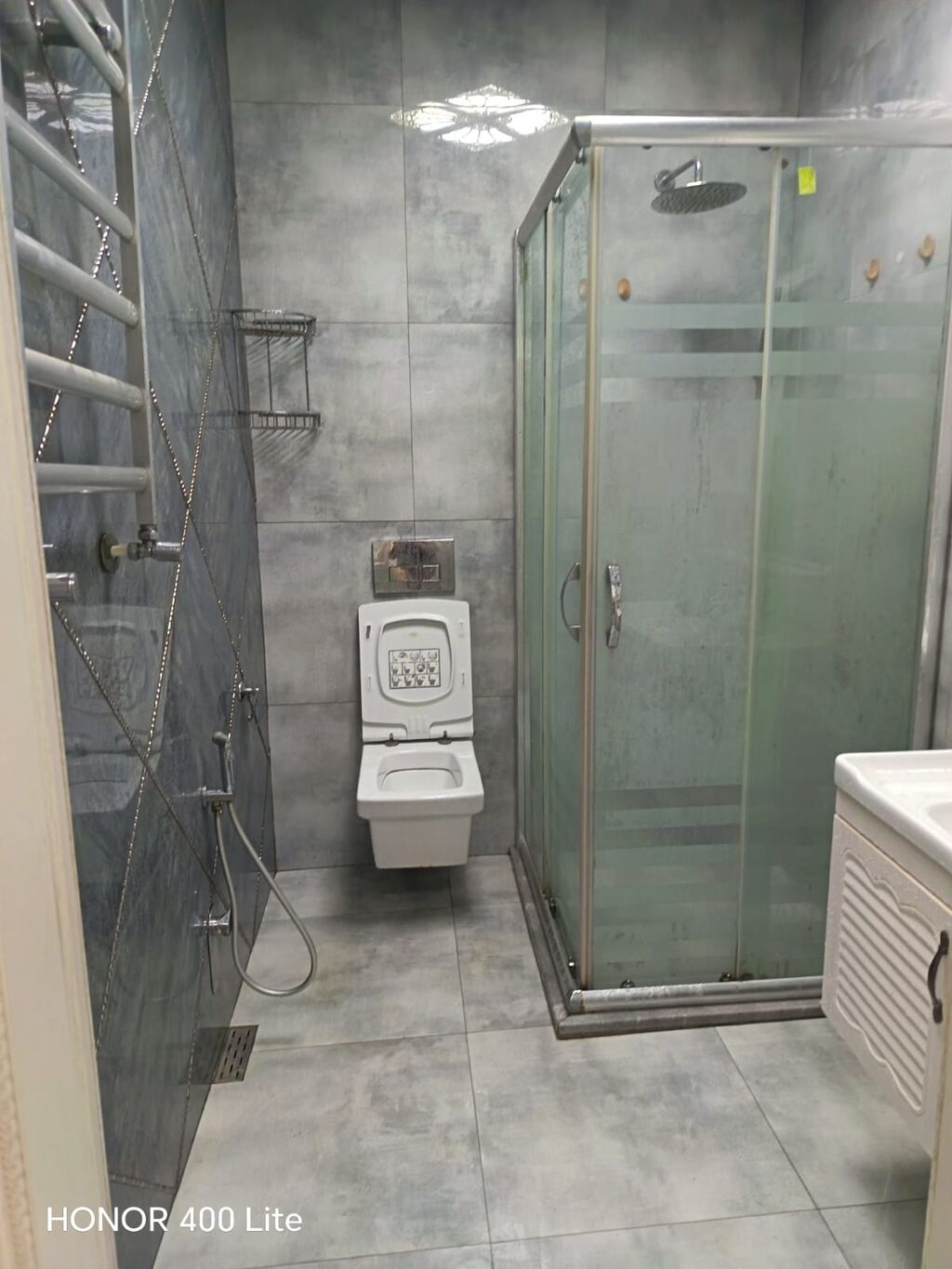 28 mayda 12/7 mertebesinde 4 otaqli ev 1000 azn eşiyasiz 1000 azn