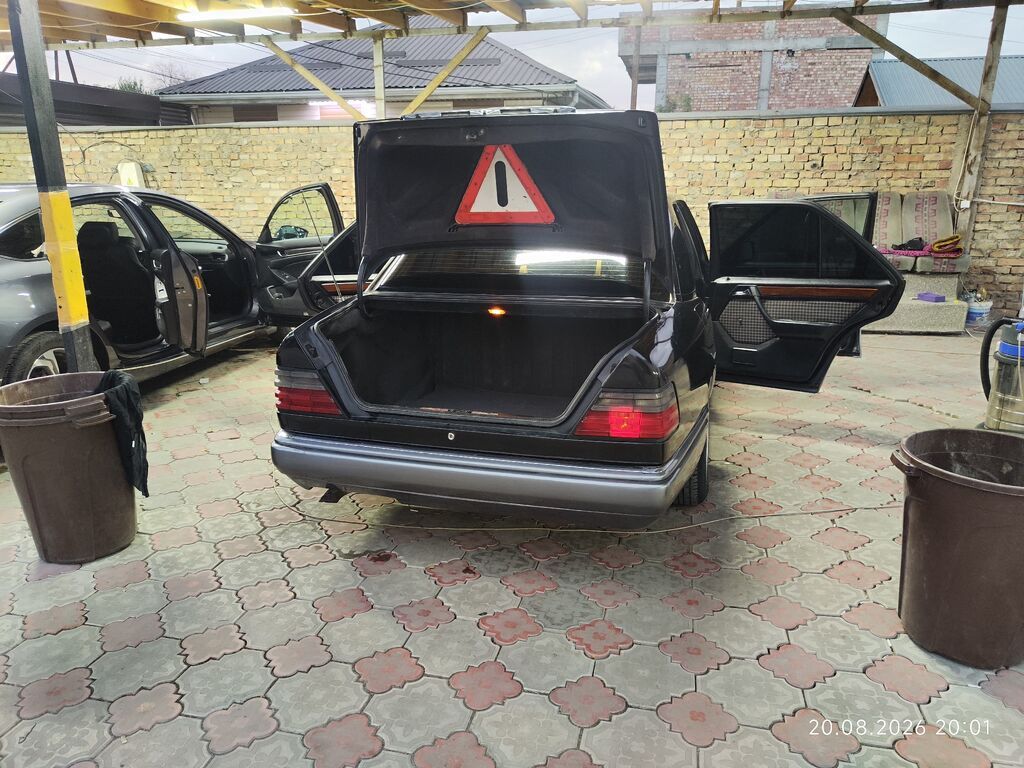Mercedes-Benz W124: 1994 г., 2.2 л, Механика, Бензин, Седан: фото 5