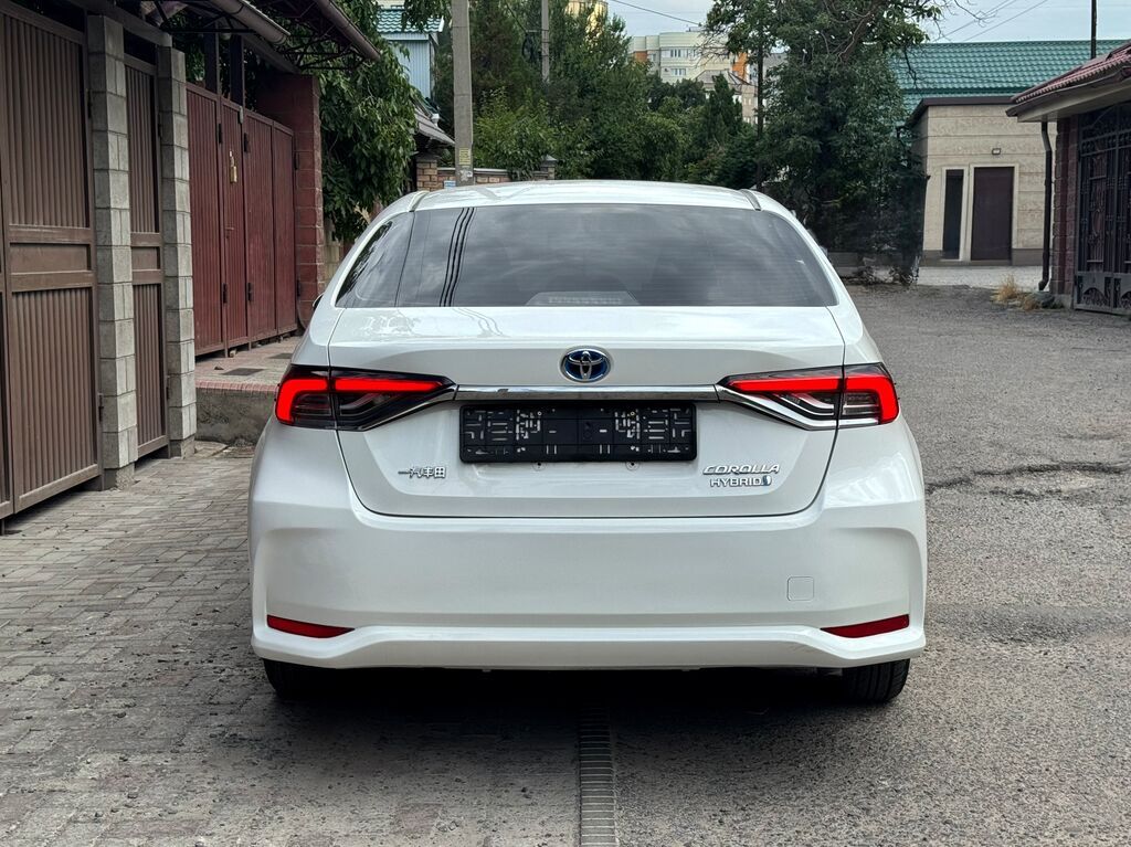 Toyota Corolla: 2021 г., 1.8 л, Вариатор, Гибрид, Седан: фото 5