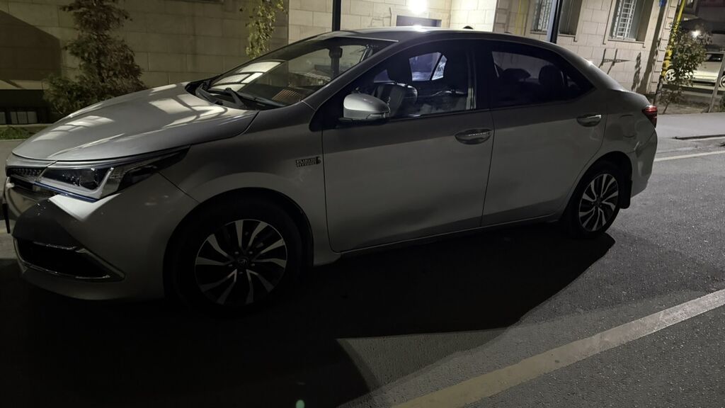 Toyota Corolla: 2019 г., 1.9 л, Вариатор, Гибрид, Седан: фото 3