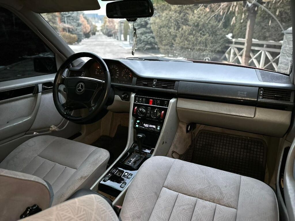 Mercedes-Benz W124