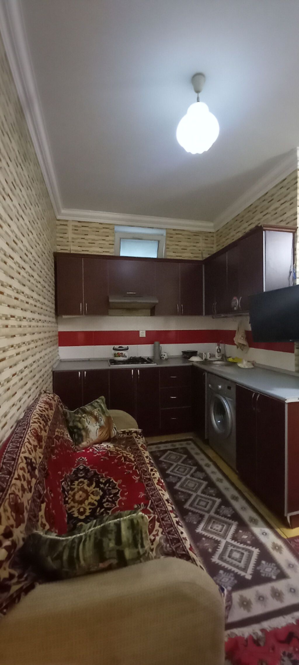 Inşaatçilar m/s 5 deq piyada yol,heyet evinde umumi yataq 2 otagi her
