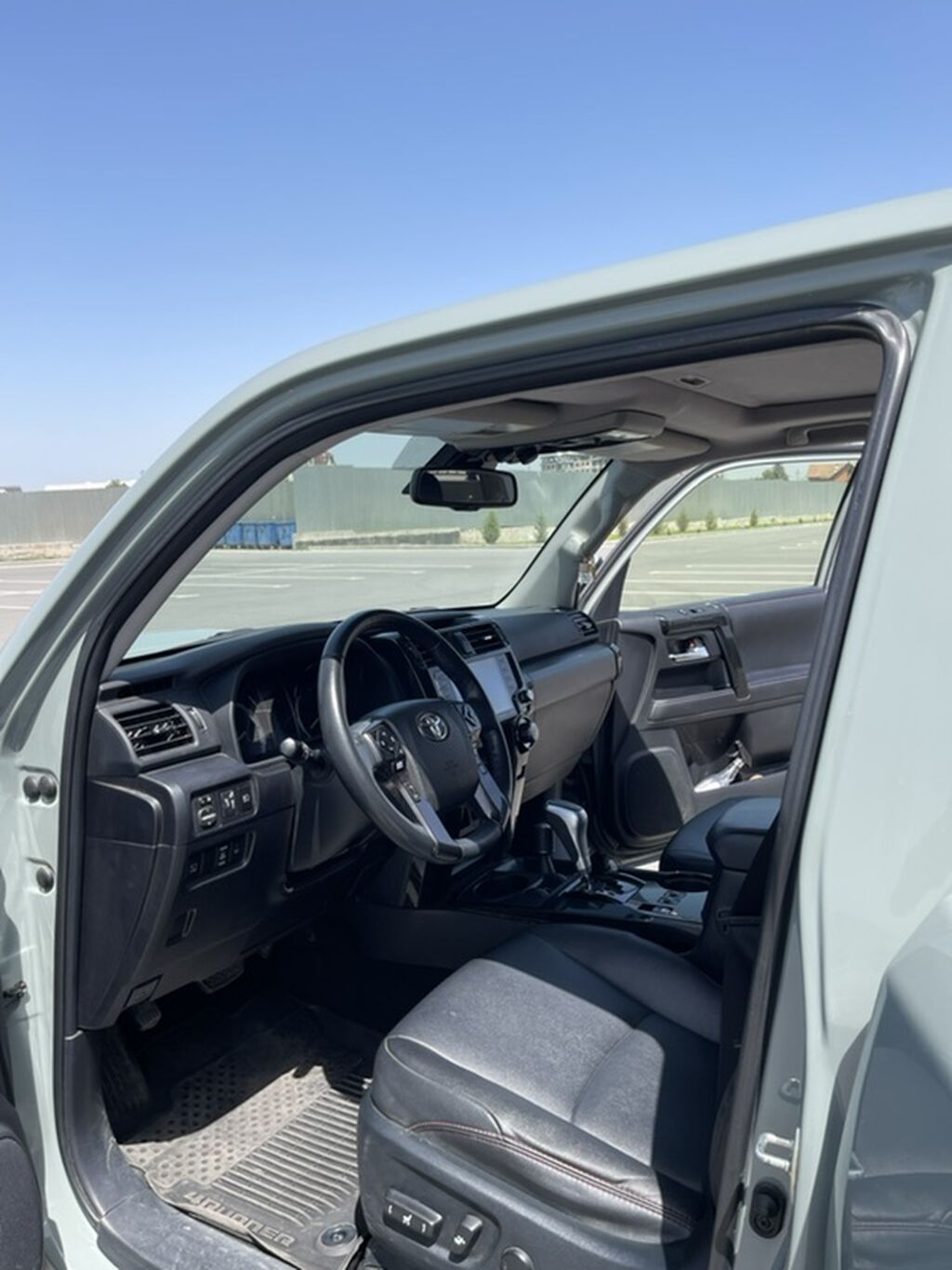 Toyota 4Runner: 2023 г., 4 л, Автомат, Бензин, Внедорожник: фото 7