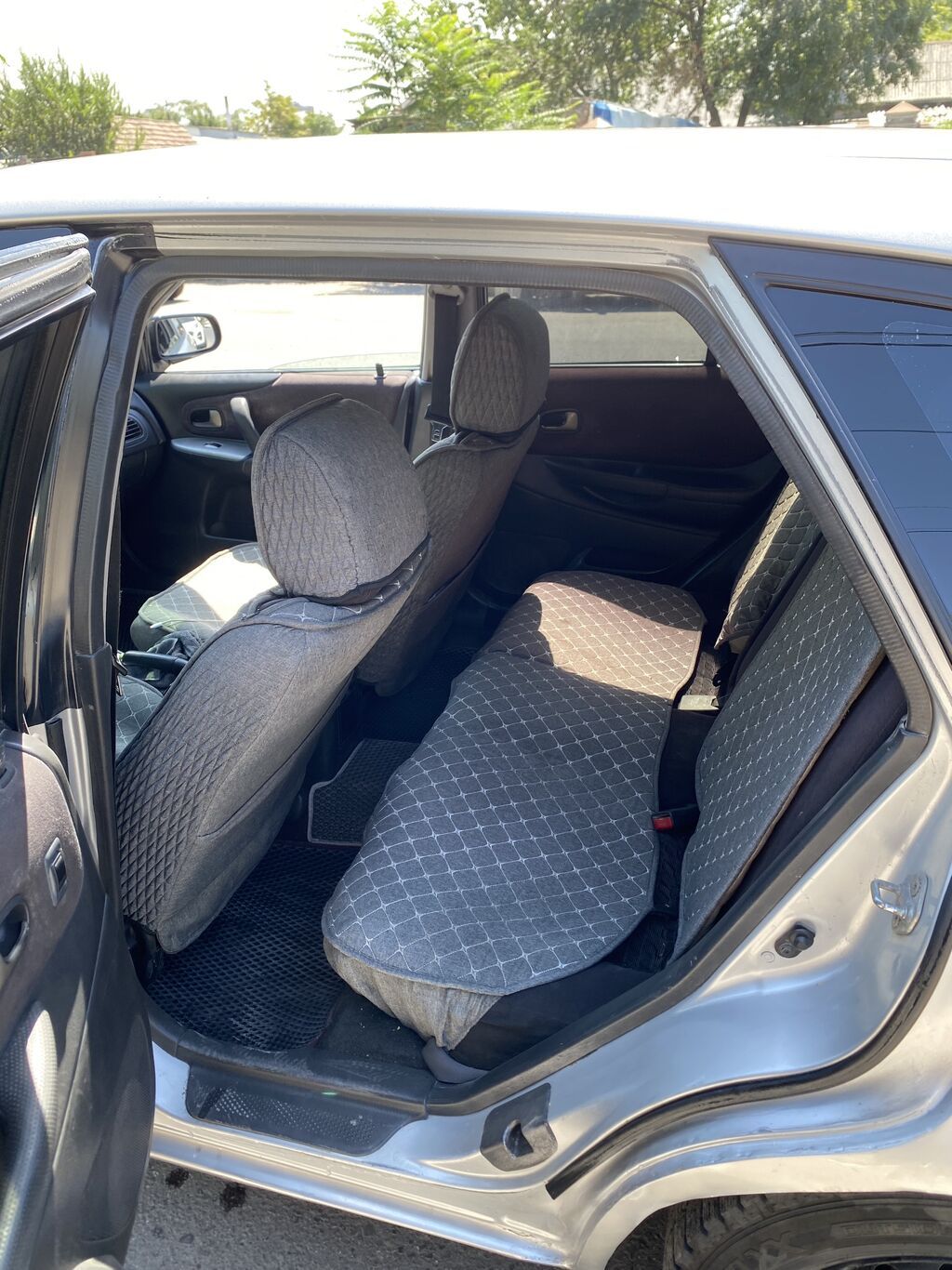 Mazda 323: 2002 г., Механика, Бензин, Хэтчбэк: фото 6