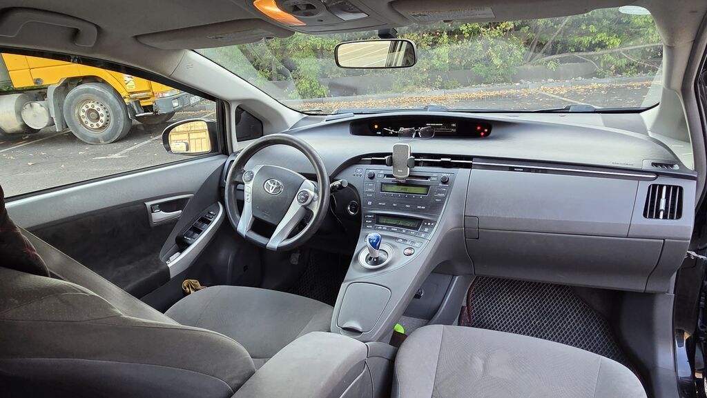 Toyota Prius: 2011 г., 1.8 л, Вариатор, Гибрид, Лифтбек: фото 4