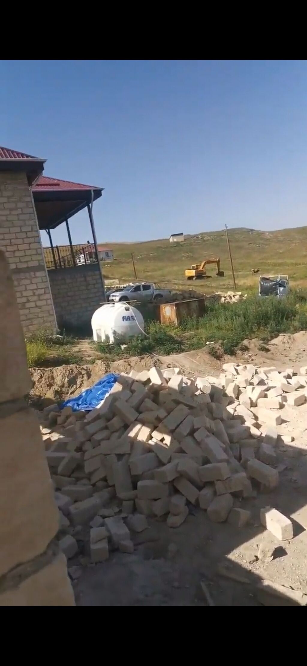 5 otaqlı, 210 kv. m, Təmirsiz