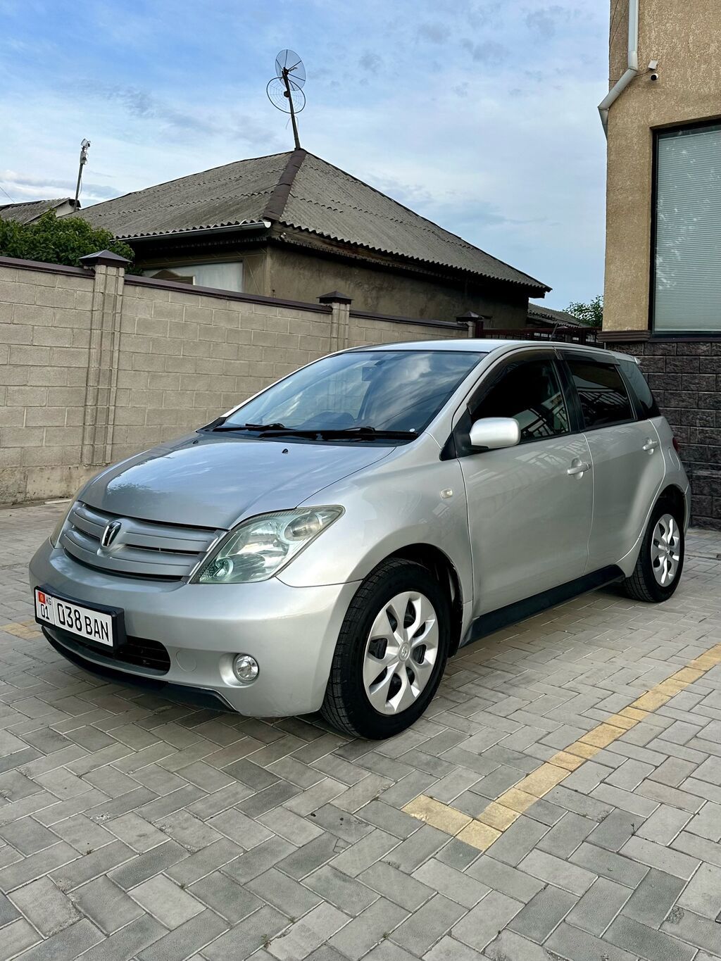 Продам Toyota Ist 2004 г., 1.5 л, автомат: фото 3