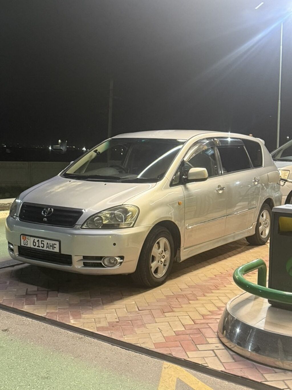 Toyota Ipsum: 2003 г., 2.4 л, Автомат, Бензин, Минивэн: фото 4