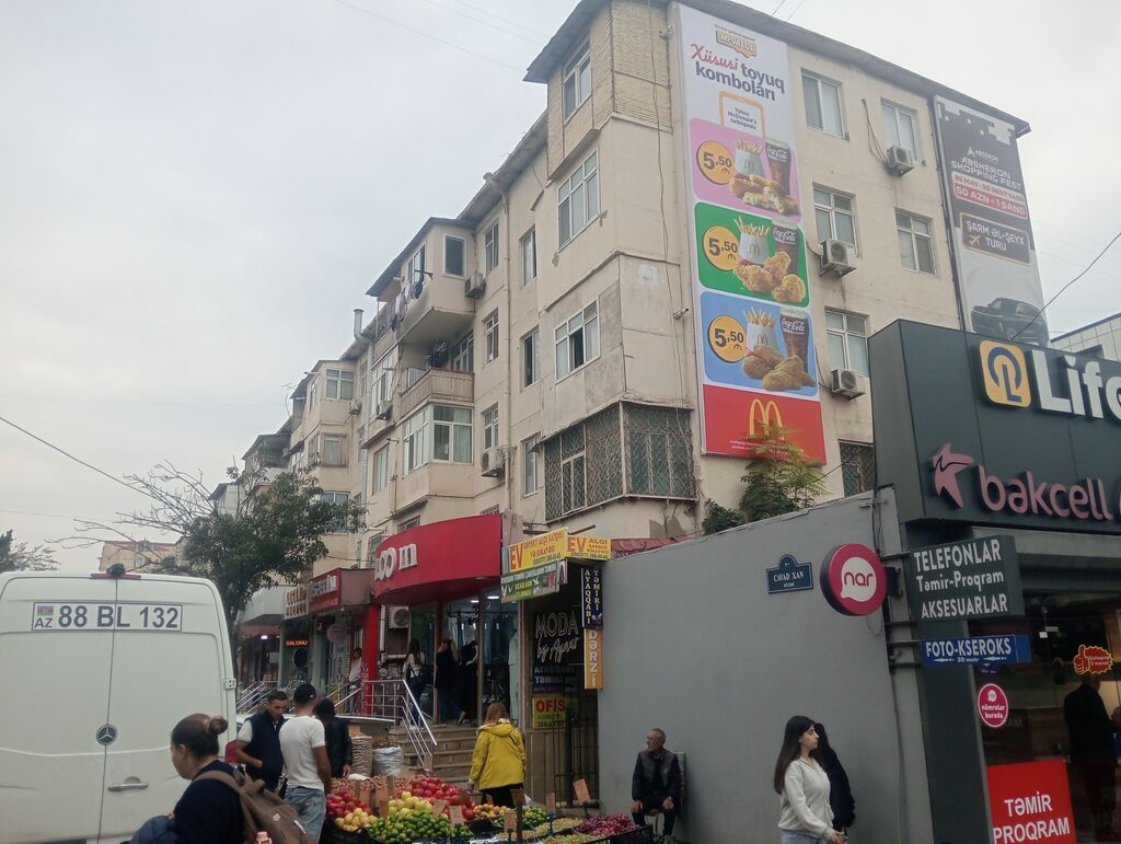 055_724_29_20. Eve oktyabr ayının 7 si baxmaq ve köçmək olar