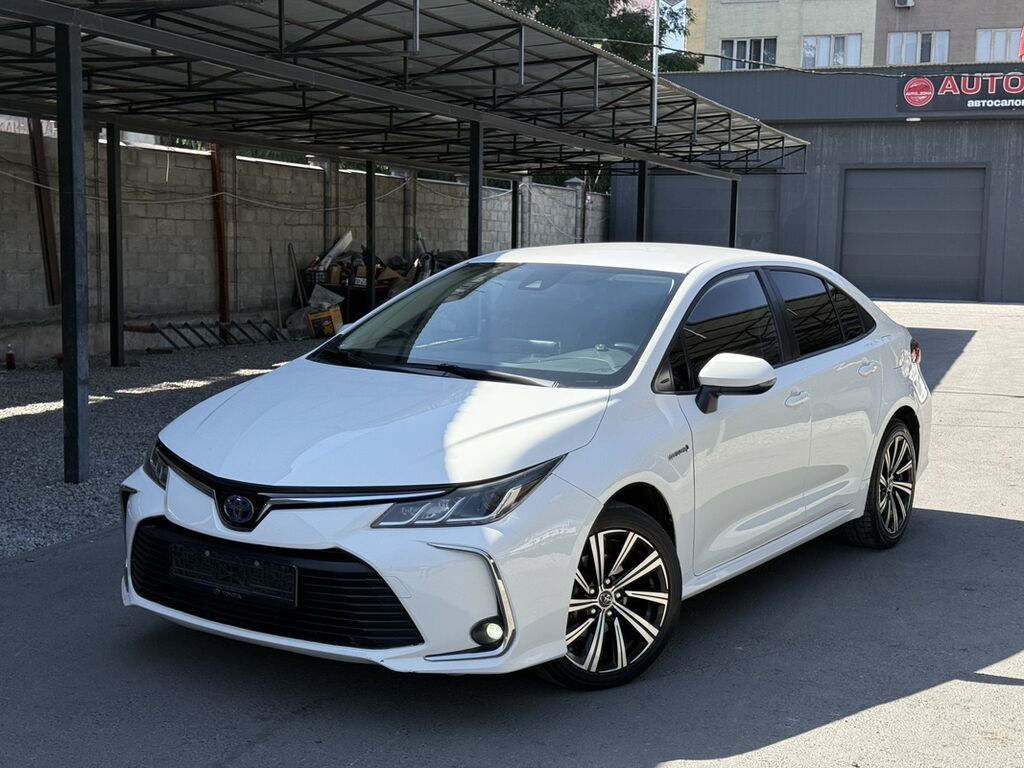 Toyota Corolla: 2020 г., 1.8 л, Вариатор, Гибрид, Седан: фото 1