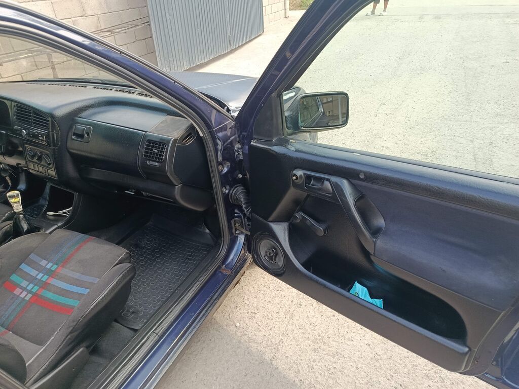 Volkswagen Golf: 1993 г., Механика, Бензин, Хэтчбэк: фото 7