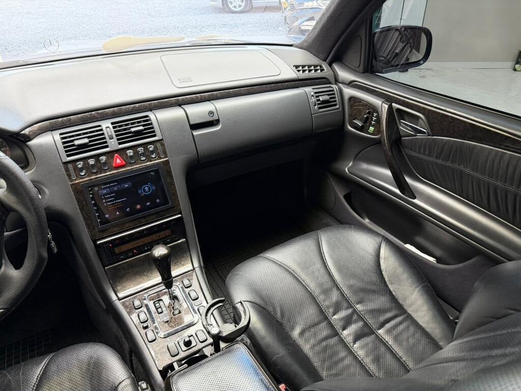 Mercedes-Benz E-Class: 2000 г., 4.3 л, Автомат, Седан: фото 2
