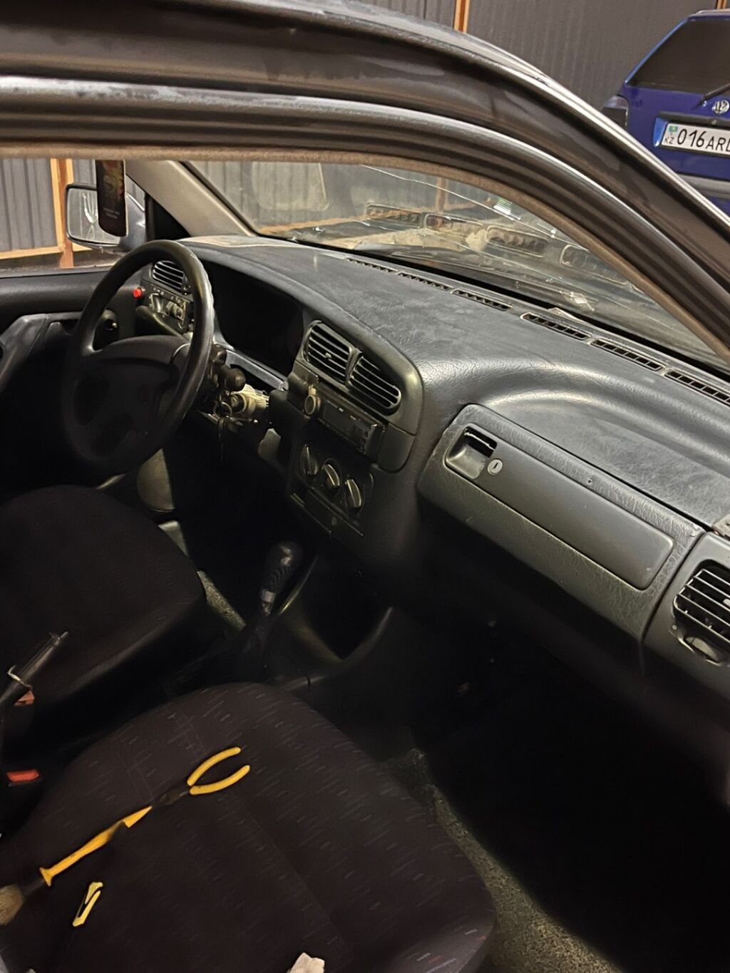 Volkswagen Vento: 1993 г., 1.8 л, Механика, Бензин, Седан: фото 6