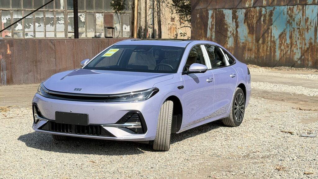 Geely Galaxy A7. Автомобиль вошел в книгу рекордов Гинеса, больше: фото 3