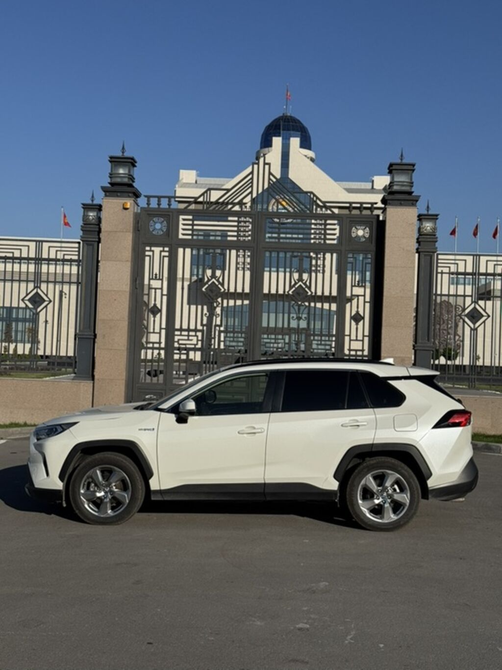 Toyota RAV4: 2021 г., 2.5 л, Автомат, Гибрид, Кроссовер: фото 5